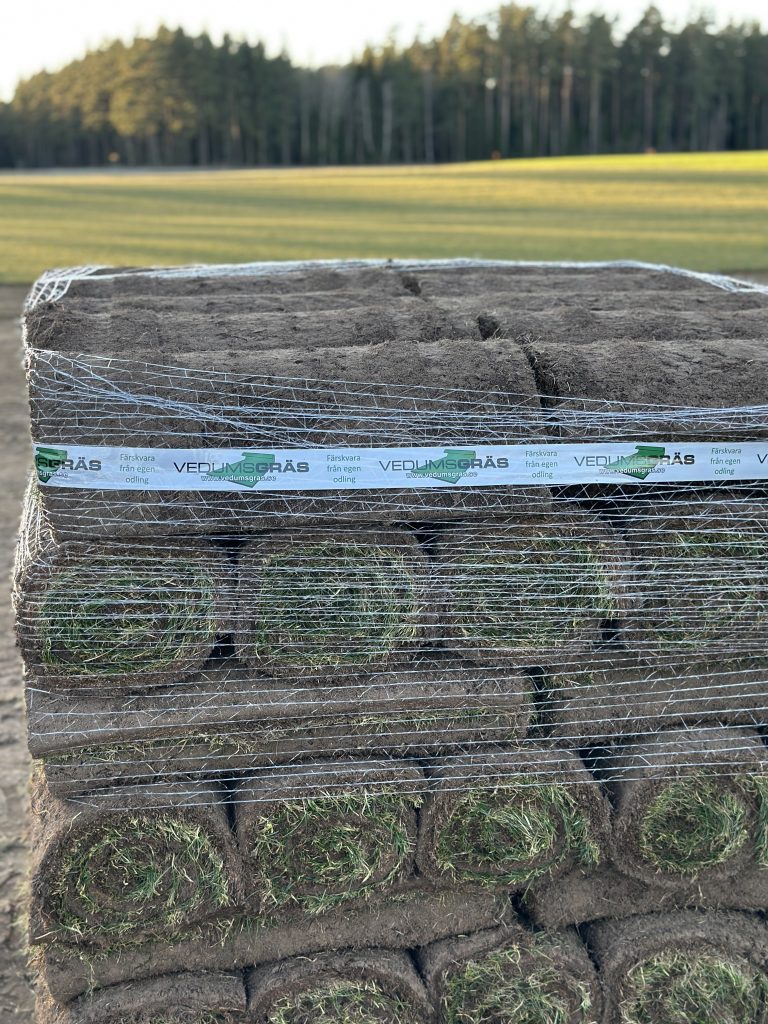 Gräsmattor på rulle i Radio Treby